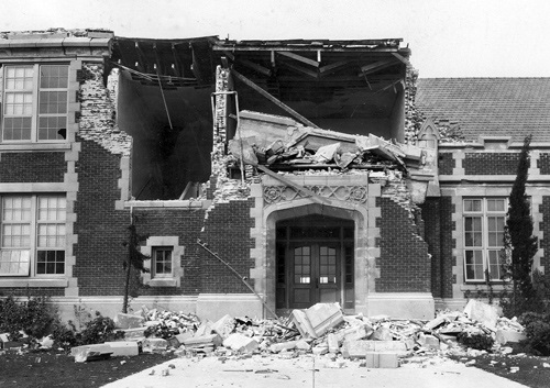 Earthquake damaged school in 1933
