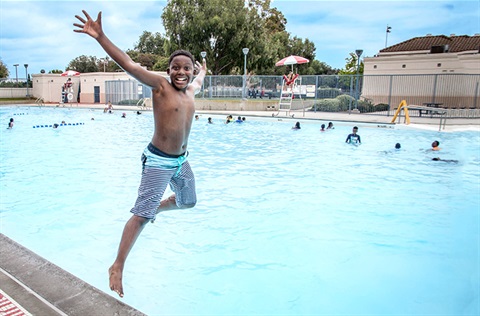 Pool_BoyJumpingIn_728.jpg