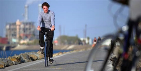 San Gabriel River Bike Trail going south from Lakewood to the ocean