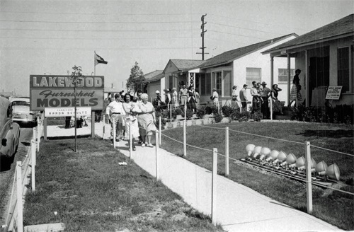 Prospective buyers in line to look at furnished model homes 